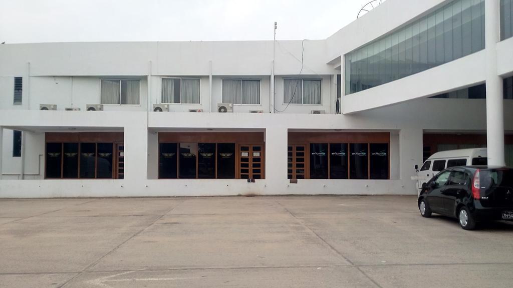 Seasons Of International Airport 3* Yangon