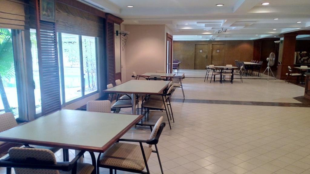 Seasons Of International Airport Hotel